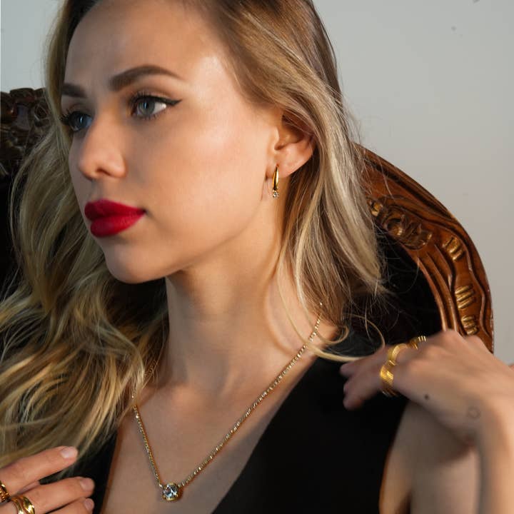 HACKNEY NINE - Venta al por mayor Pendientes colgantes - AITANA: Pendientes en forma de lágrima de inspiración vintage con circonita solitaria