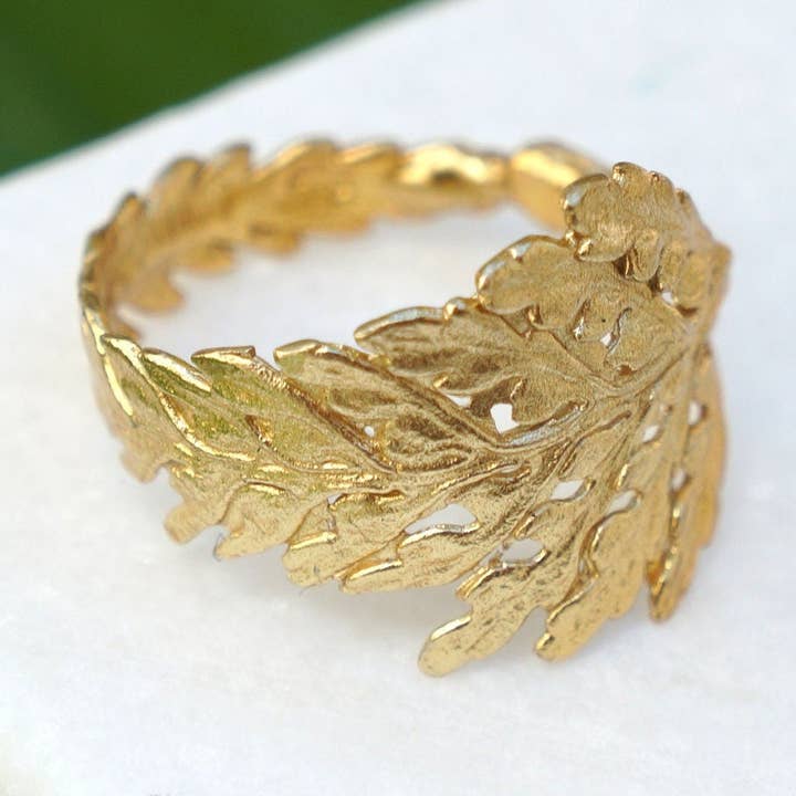 Bague artisanale en or 14 carats avec motif de feuille de fougère pour la vente par Mother Nature Jewelry