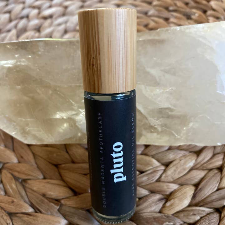Mélange d'huiles Pluto pour la vente par Double Magenta Apothecary