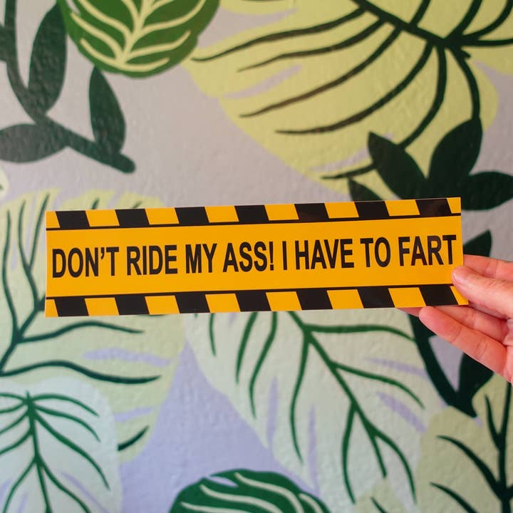 No te pegues, tengo que tirarme un pedo – Cinta de precaución adhesiva para parachoques para venta al por mayor de Two Cats Creatives