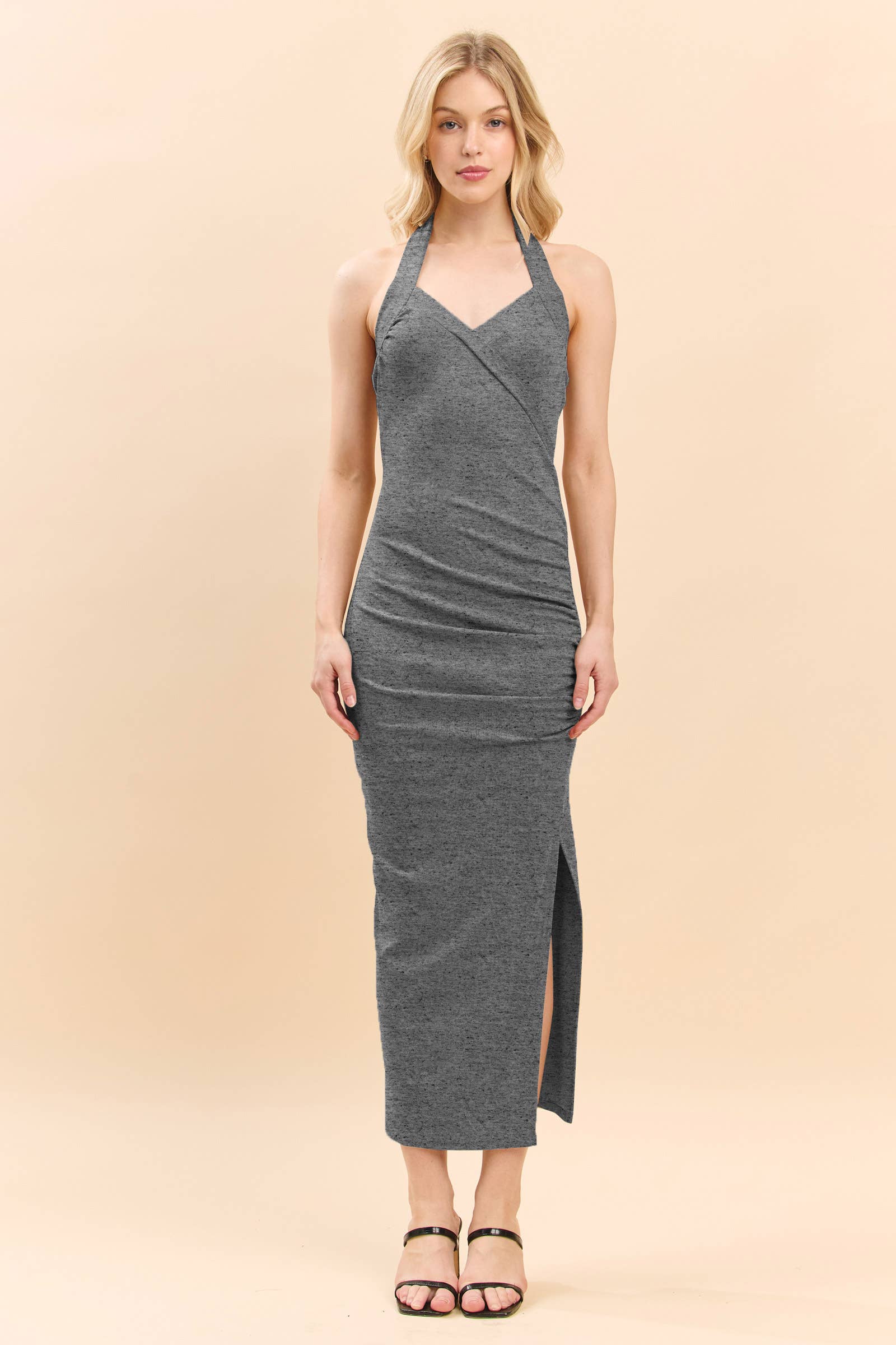 Heart & Hips – Großhandel Kleid – Damen – RD55135 - NECKHOLDER-KLEID MIT GERÜSCHTEM ASYMMETRISCHEM SEITENSCHLITZ0