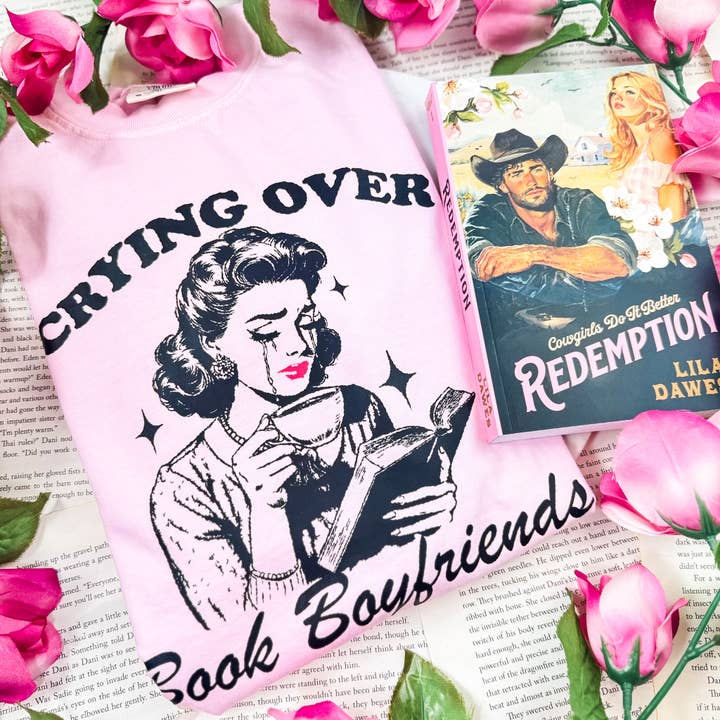 Gråter över bokpojkvänner Comfort Colors-tröja för wholesale av The Swoon Room