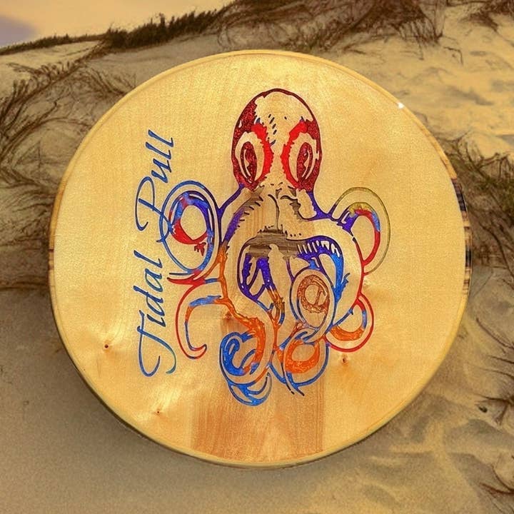 Tagliere di salumi Polpo Tidal Pull per la vendita all'ingrosso da parte di Cape Maybee Company