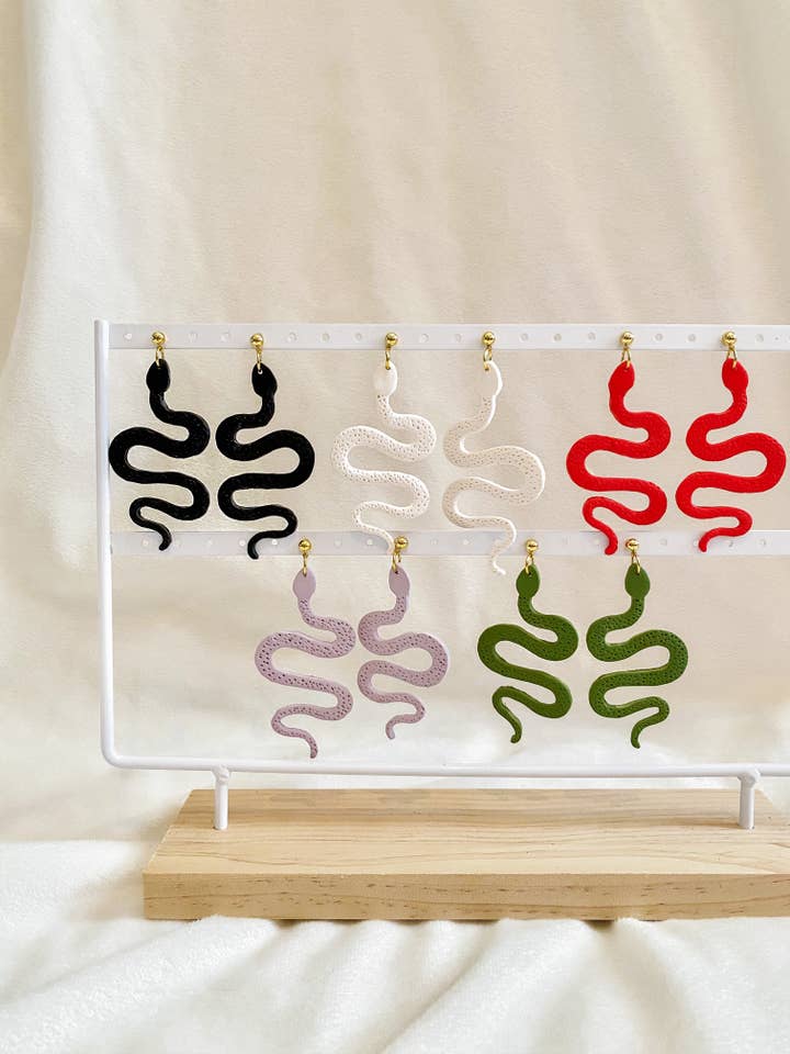 Die Reputations-Ohrringe für den Großhandel von M. Patricia’s Polymer