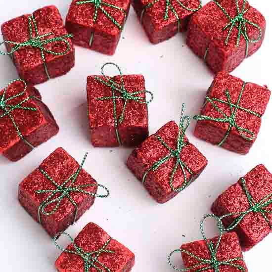 Factory Direct Craft - Vente Coffrets cadeaux - Boîtes-cadeaux miniatures rouges à paillettes 1" x 1" (Lot de 12)3