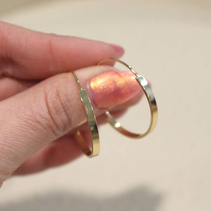 Grand anneau plaqué or 18k pour la vente par Sabsies Beauty