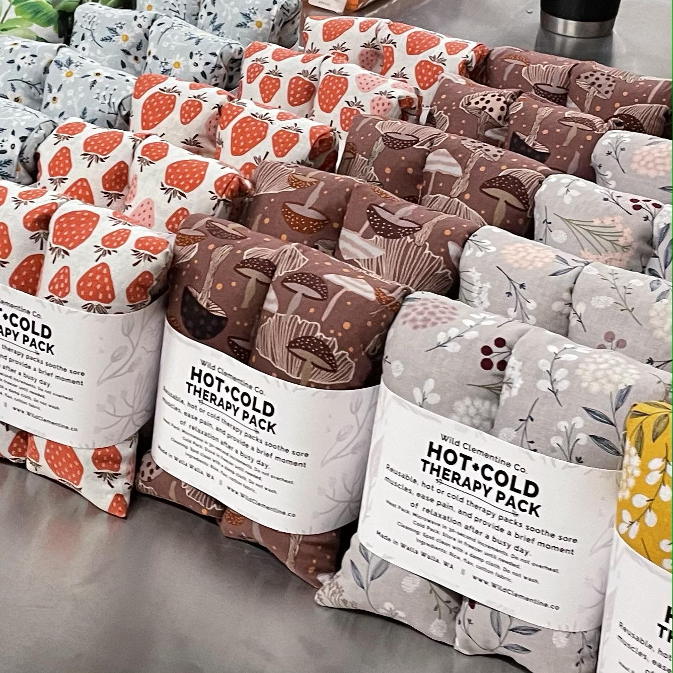 Wild Clementine Co. - Vente Compresses chaud/froid - Coussin chauffant pour le cou, paquet de graines de lin chaud+froides - Floral doré8