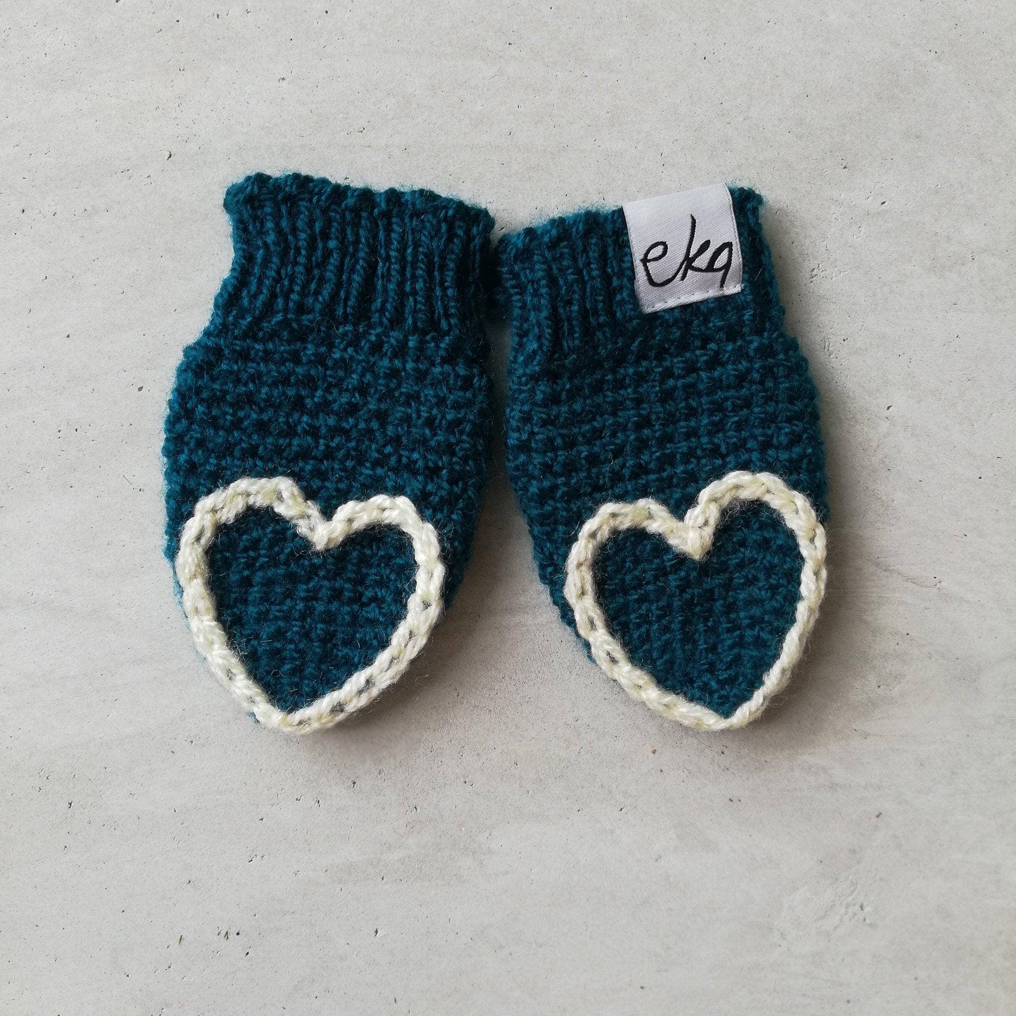 EKA – wholesale Mittens – Child – New Born Baby Heart Mittens12