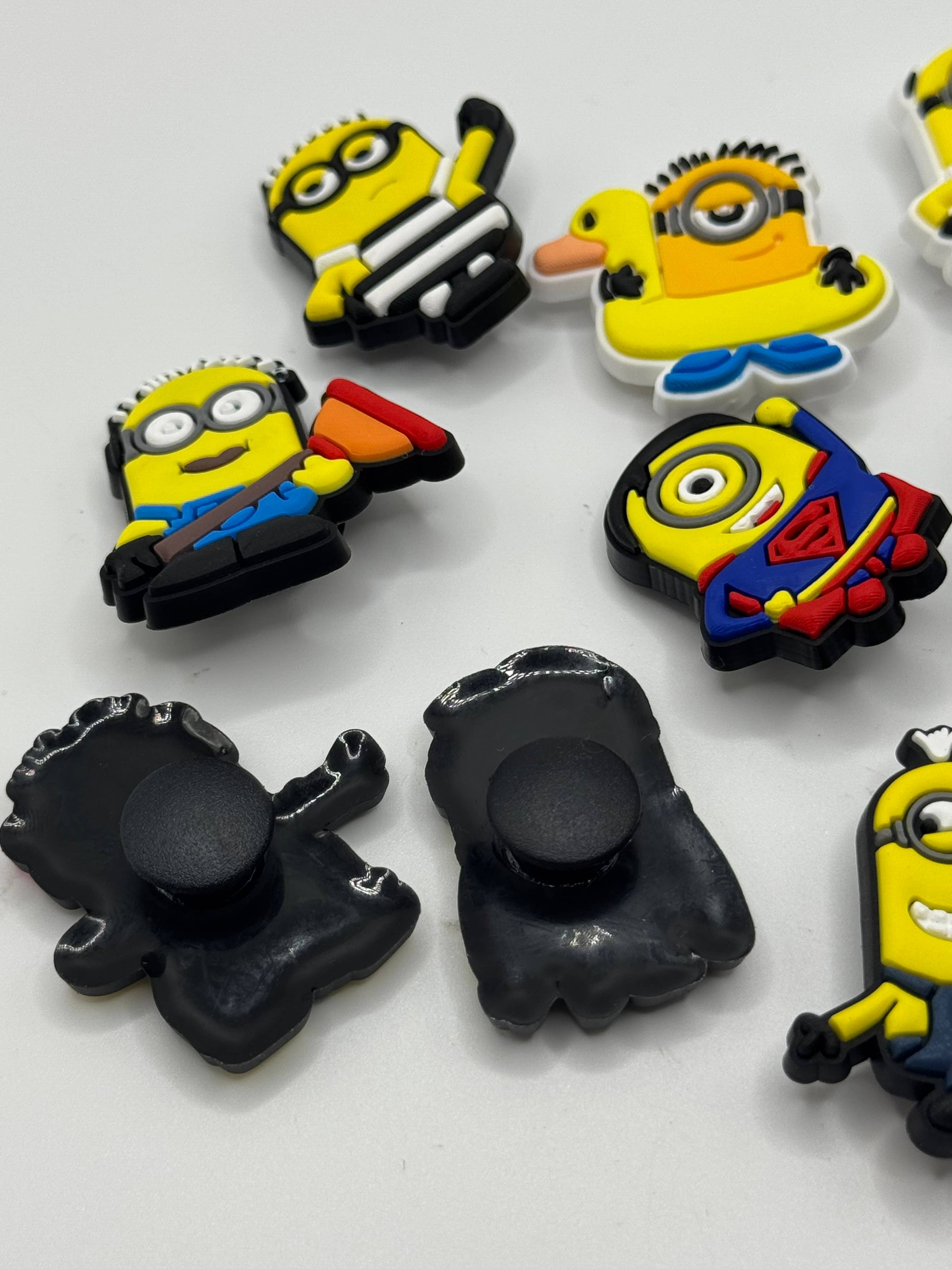 Stilnati - Venta al por mayor Accesorio de calzado - Unisex - 12 piezas de dijes para zapatos de Minions Despicable Me clips amarillos conjunto11