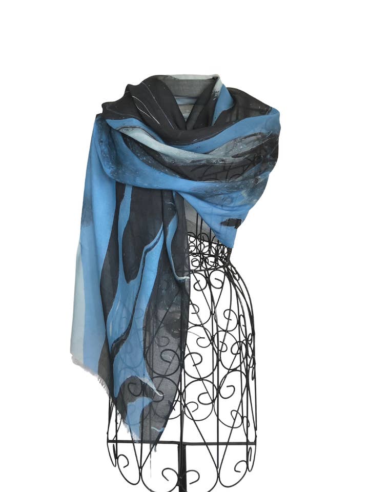 Sciarpa/Scialle d'Arte in Seta Modal per Tutte le Stagioni - L'Inverno Sta Arrivando per la vendita all'ingrosso da parte di KayJayStudio
