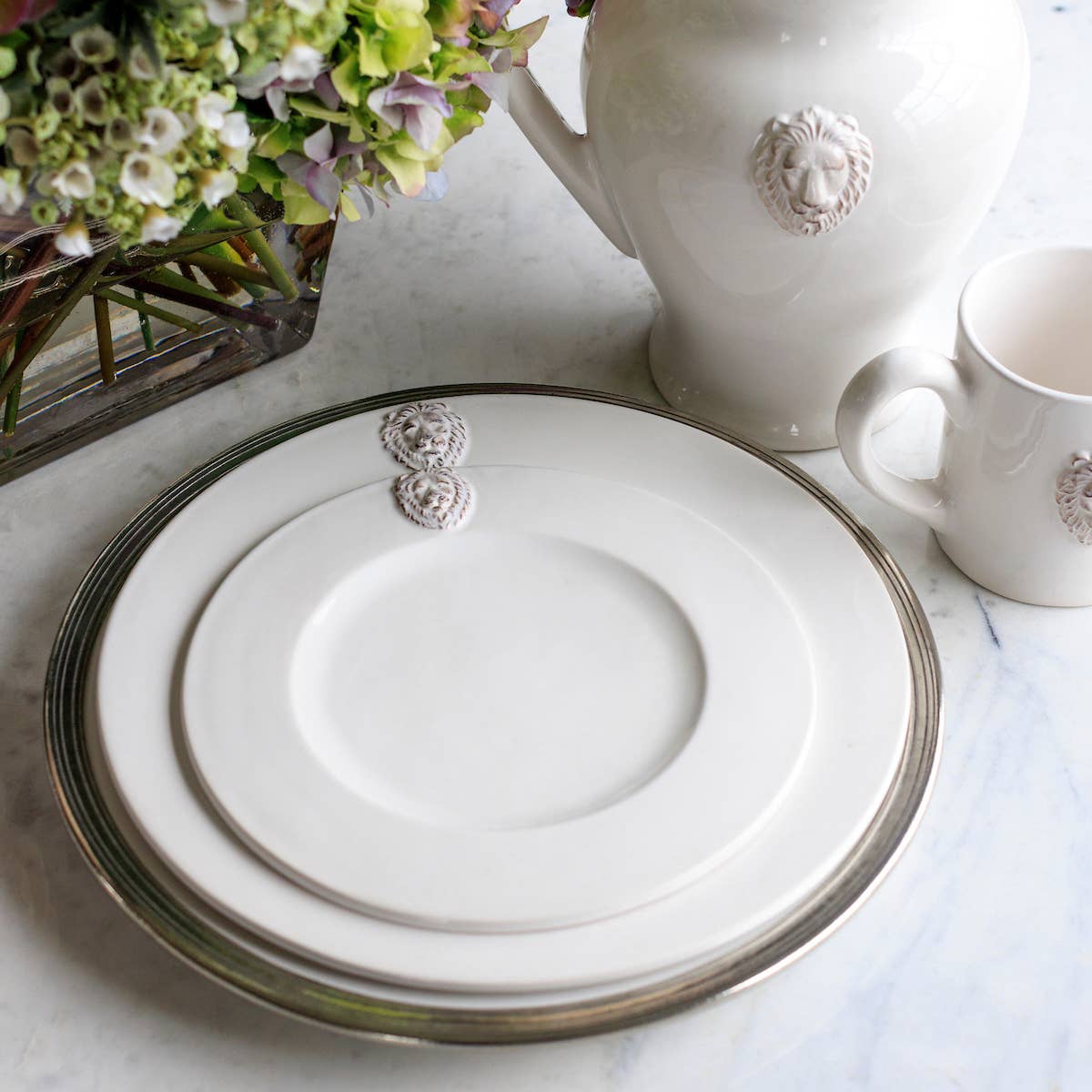 Arte Italica & Crown Linen Designs - Wholesale Dinner Plate - Renaissance Leone Dinner Plate4