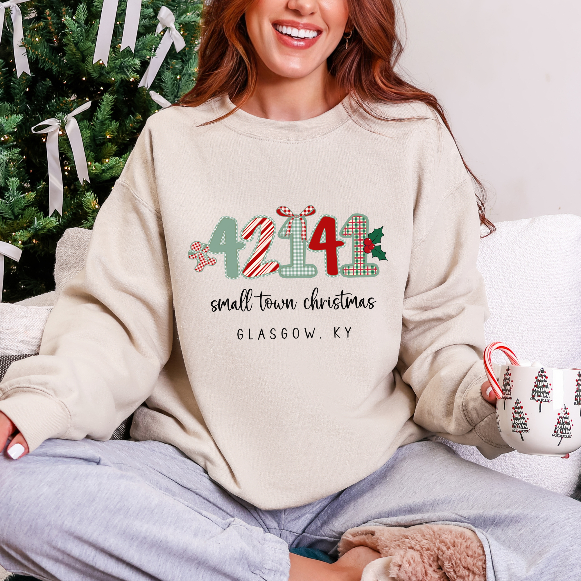 Scripted Pearl - Vente Sweat-shirt à imprimés – femme - Sweatshirt de Noël personnalisé avec graphique de petite ville.7