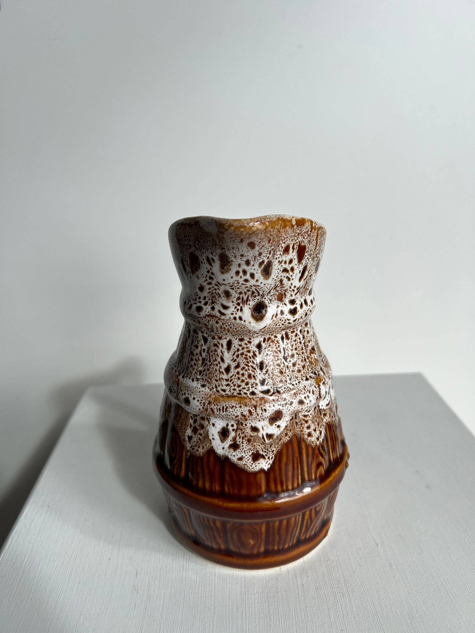 Office Objets – Objeto de mesa decorativo por atacado – Pequena jarra decorativa cerâmica vidrada com motivo de barril de cerveja14