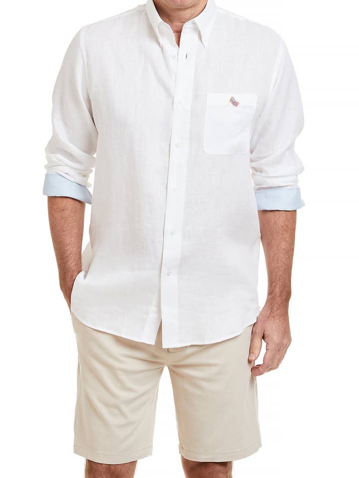 bleu Chemise Chase en lin blanc avec bordure bleu poudré et drapeau américain en vente sur Faire1