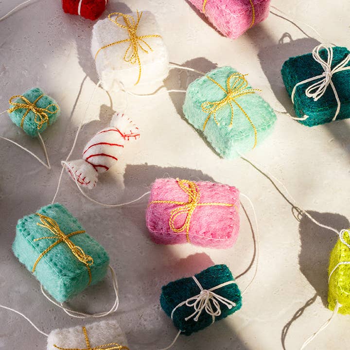 Global Goods Partners - Wholesale Bunting/Garland - Felt Gift Package Presents Garland2