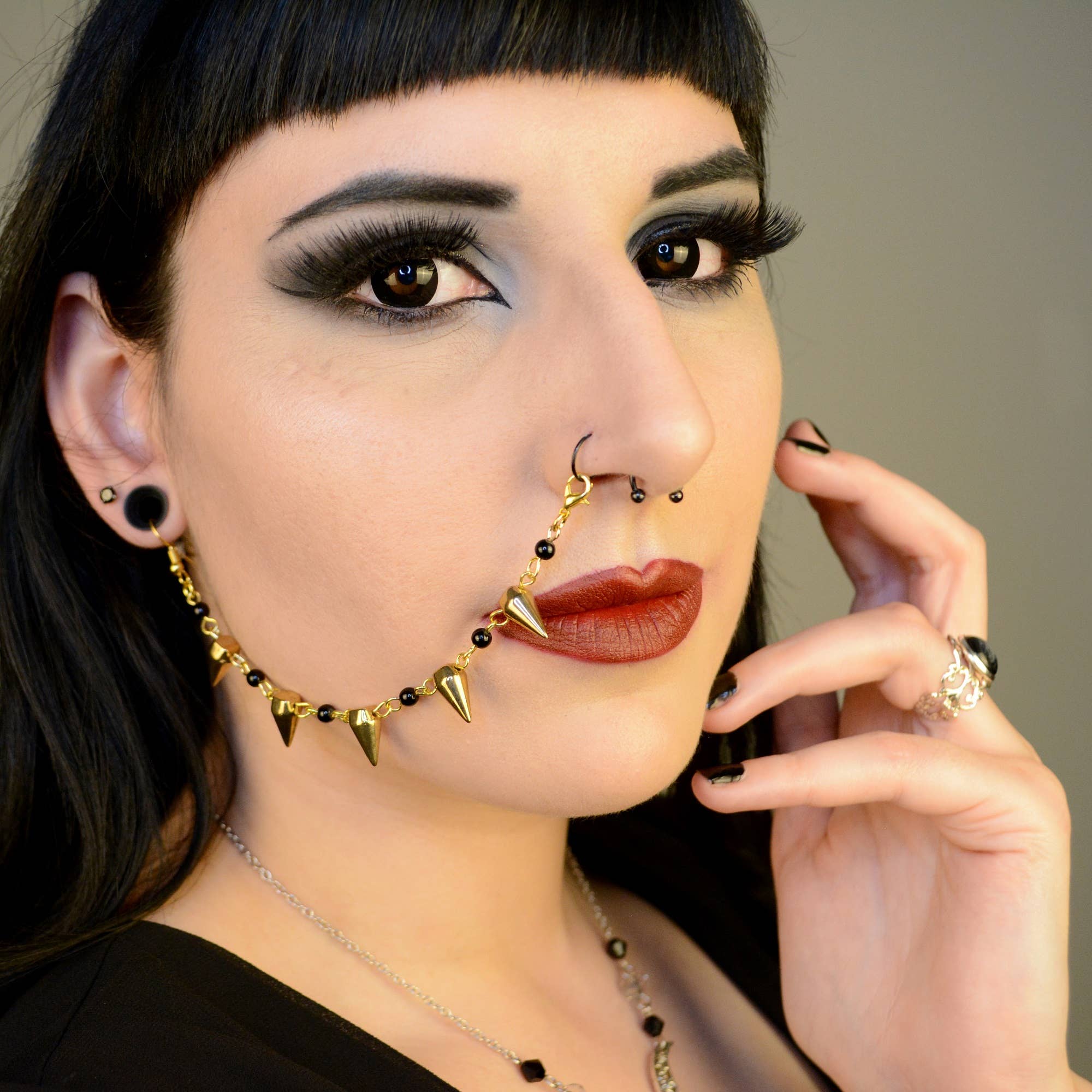 Ayame Designs - Venta al por mayor Cadena para cara/cuerpo - Cadena de nariz y oreja de acero inoxidable con púas y cuentas doradas0