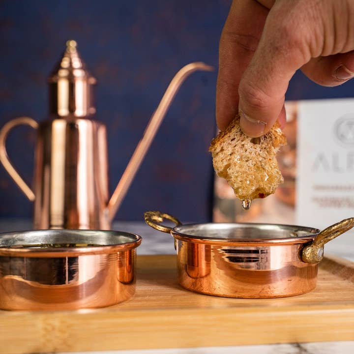 ALFIQ Copper - Vente Distributeur d'huile et de vinaigre - Pot à huile d'olive en cuivre pur + ensemble pour tremper l'huile | Cruche à huile artisanale de 600 ml Bouteille d'huile en cuivre massif faite à la main | 100% cuivre massif4