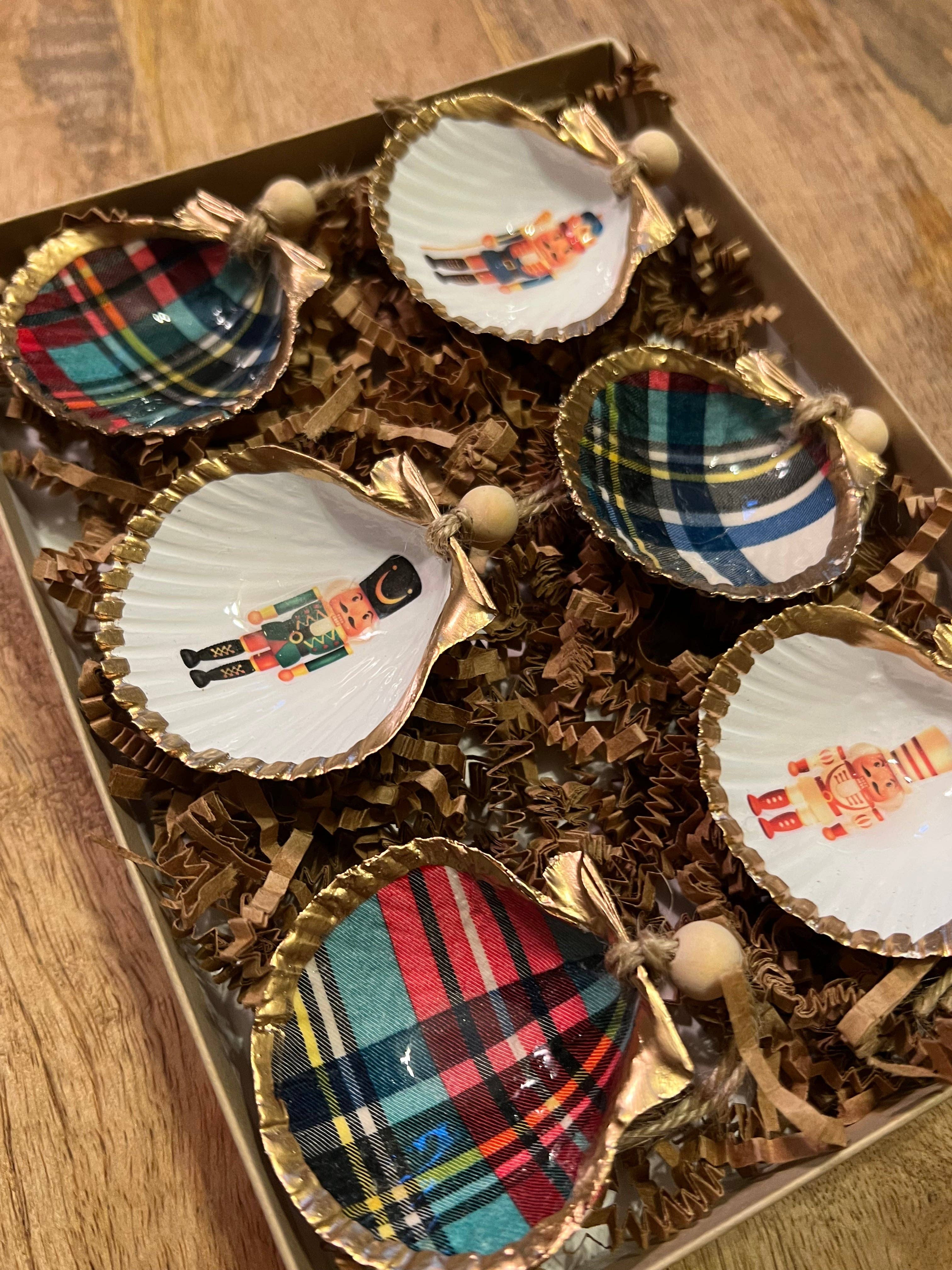 DogFish Design 13 – Großhandel Verzierungs-Set – Nussknacker Tartan Mini, 6 Stück3