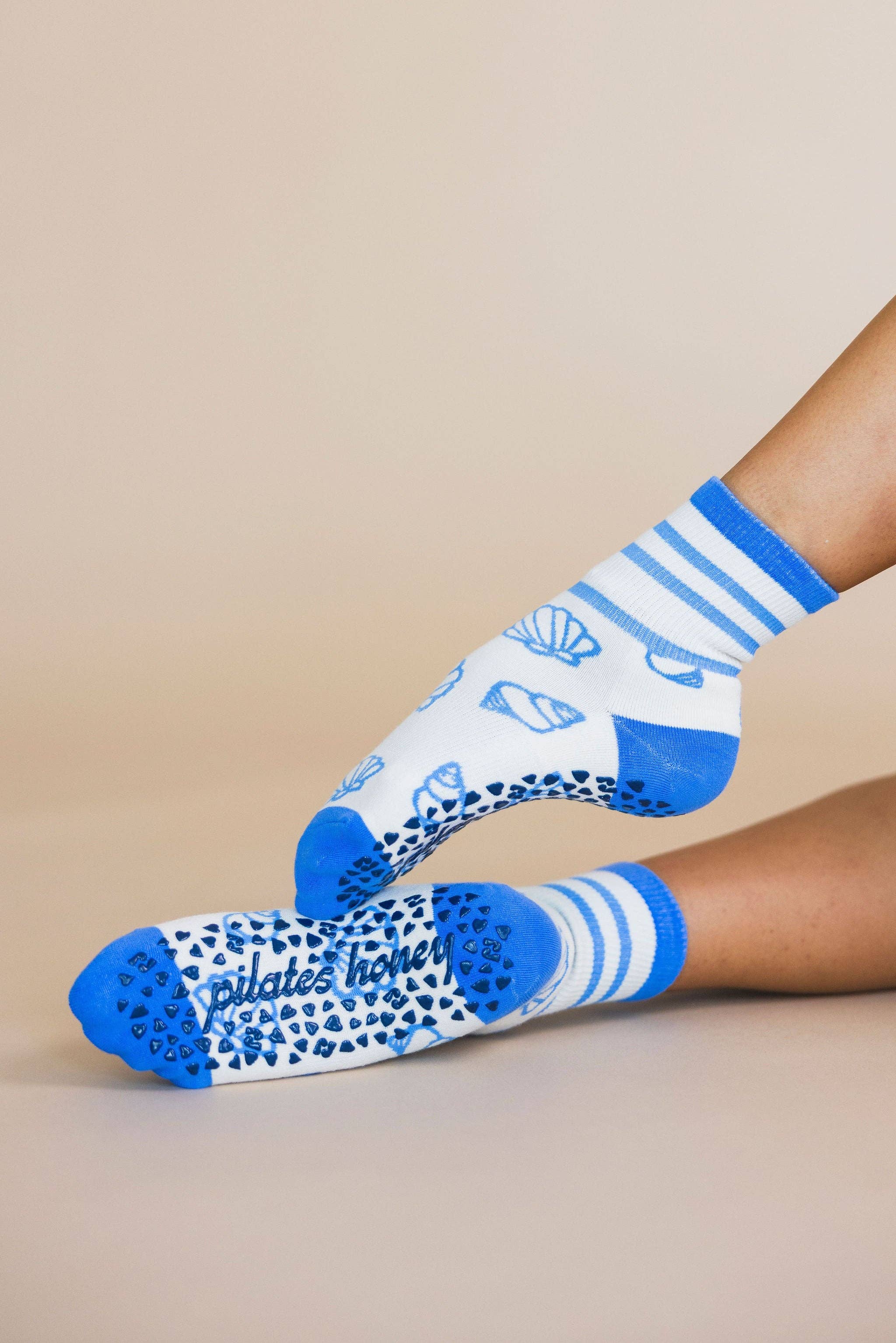 Pilates Honey – wholesale Socks – Women's – Pretty Shells Shorty Crew Grip Sock0