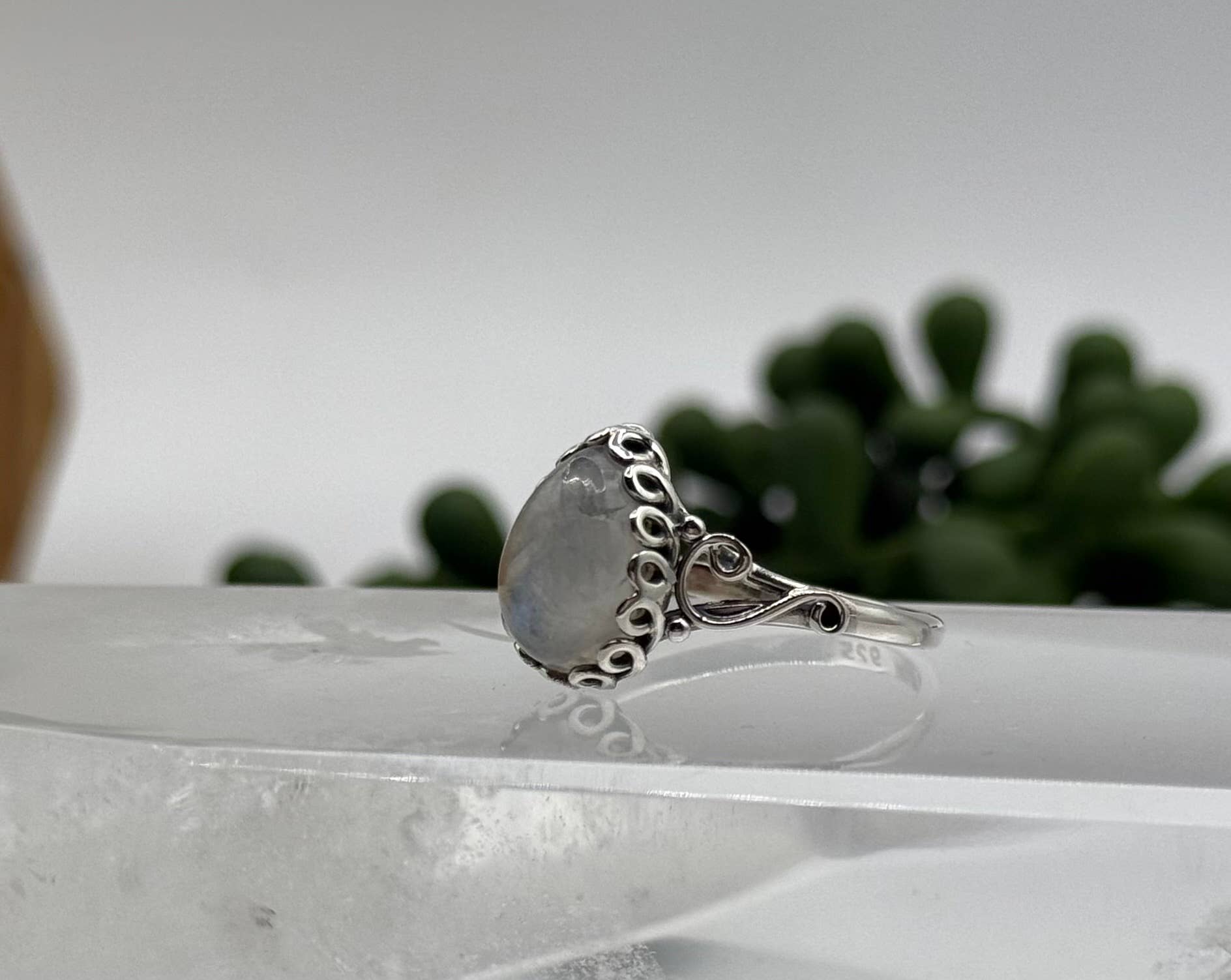 Meraki Gemstones – Engroshandel Solitairering – Meraki Gemstones Regnbue-månestensring i 925 sterling sølv4