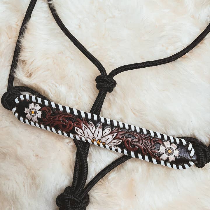 The Sterling Gypsy - Vente Équipement d’équitation - Harnais de transport réglable en cuir travaillé à la main avec corde, motifs rouge et turquoise ou marguerites blanches1