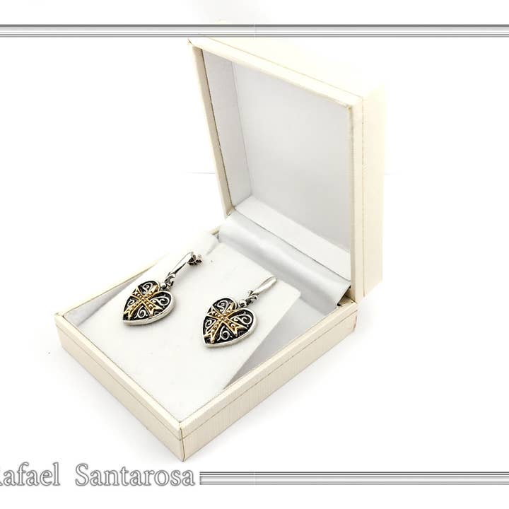Kreuzohrringe in Herzform aus oxidiertem Sterlingsilber für den Großhandel von RAFAEL SANTAROSA
