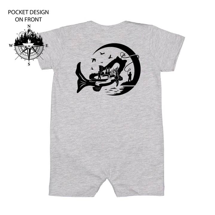 Visserijkompaszakontwerp aan de voorkant met visscène op de achterkant - Korte mouwen / Korte broek - Eendelig babyromper voor wholesale door Little Mama Shirt Shop