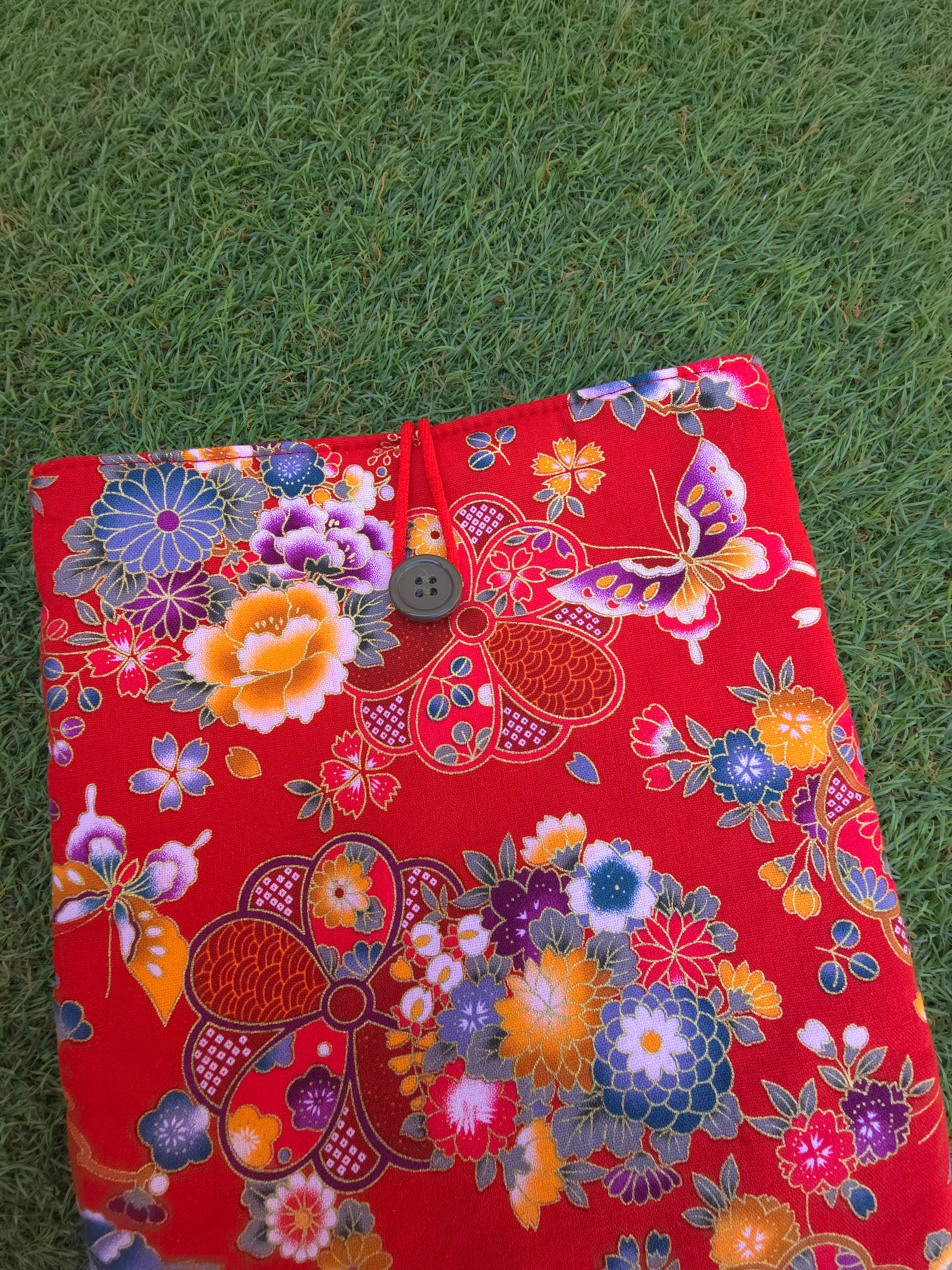 laubelgo – Engroshandel Bogomslag – Polstret bogomslag med orientalske motiver på rød baggrund7