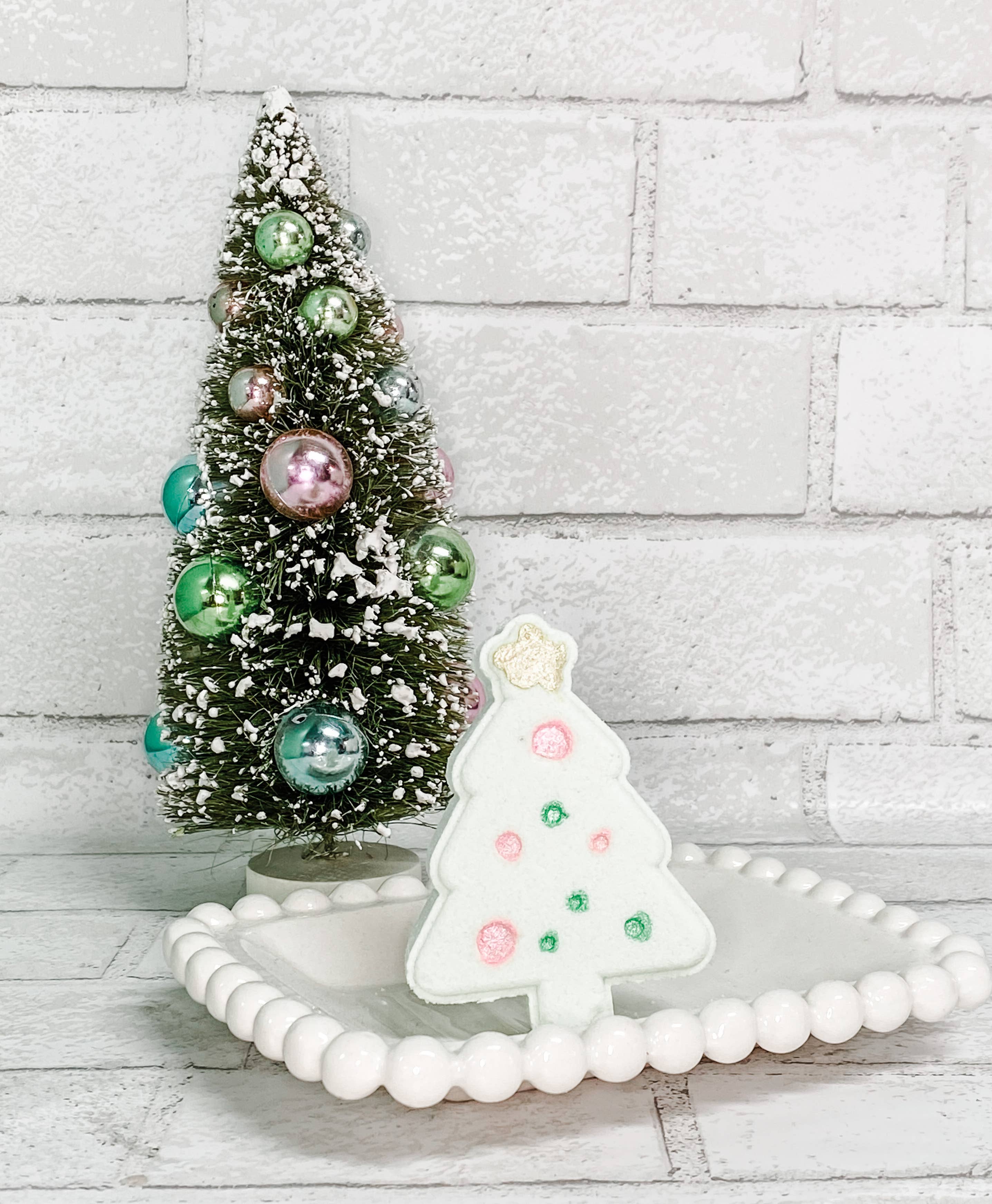 Green Bubble Gorgeous - Wholesale Bath Bomb/Fizz - Christmas Tree Bath Bomb1