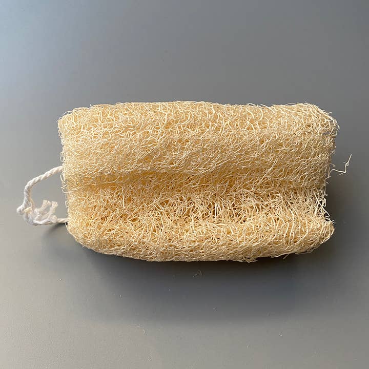 VIE – Engroshandel Badesvamp – Naturlig Loofah med hængende snor, 13x5x5cm2