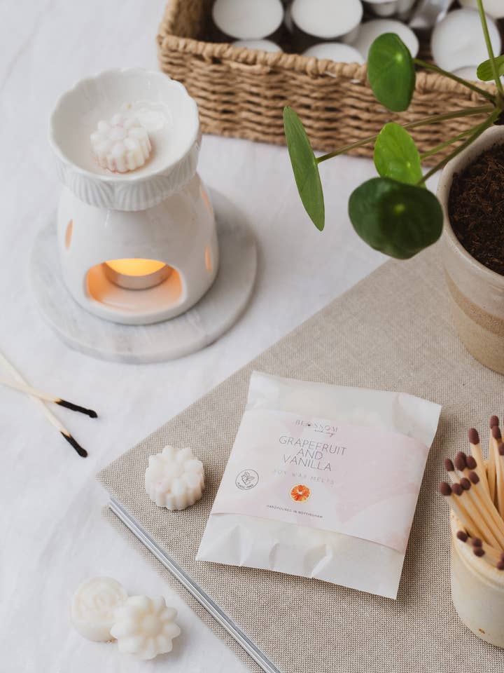Grapefruit and Vanilla | Botanical Soy Wax Melts for wholesale by Blossom & Ivy Botanicals