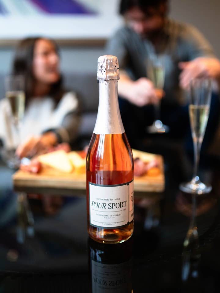 Non-alcoholic Premium Sparkling Rosè for wholesale by Pour Sport