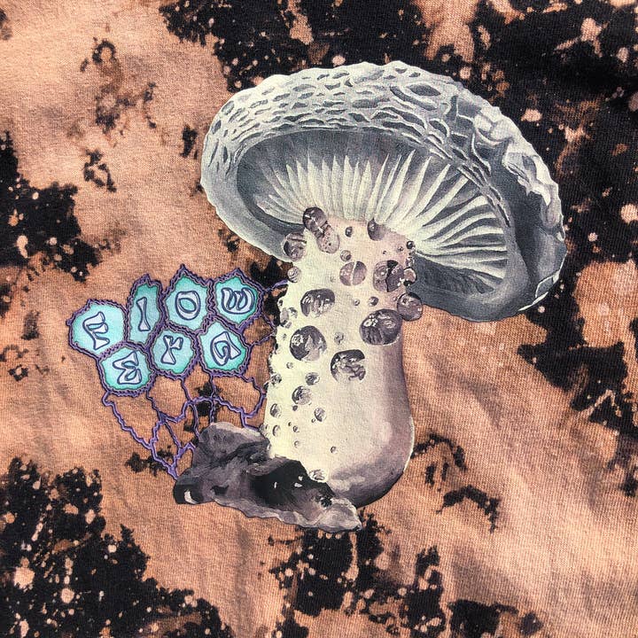 ”Svamp” svart blekt skjorta - Mushroom Graphic Tee för wholesale av Flow Era