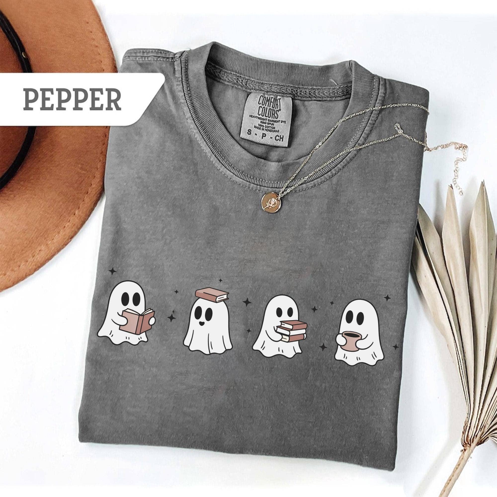 Glaime - Vendita all'ingrosso Maglietta stampata - Donna - Maglietta Fantasma da Lettura, Maglietta di Halloween di Comfort Colors®0