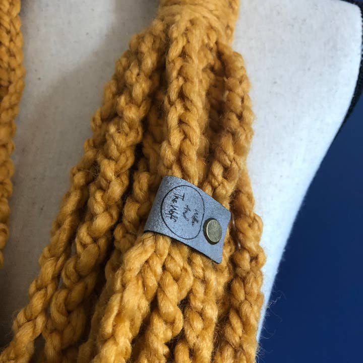 Willow And The Wolf Co - Venta al por mayor Bufanda - Mujer - Bufanda para mujer de color amarillo mostaza Bufanda Knit Infinity Ch dorado1