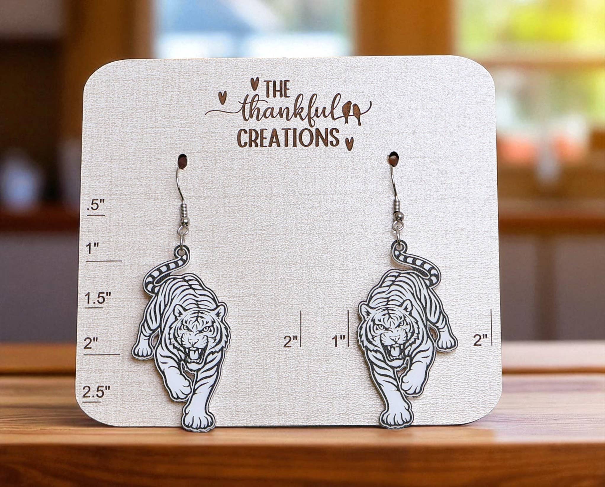 The Thankful Creations LLC - Vente Boucles d'oreilles pendantes - Boucles d'oreilles d'équipe mascotte Tigre du Bengale Jour de match Cincinnati Ohio1