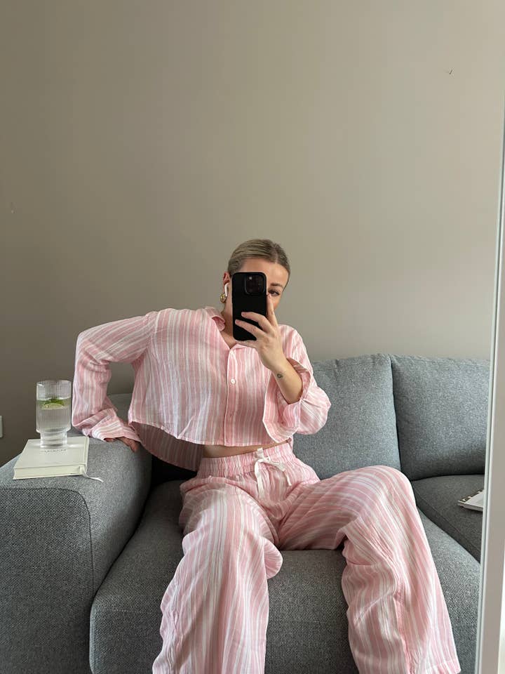 Nudea - Wholesale Button Down Shirt - Women's - The Cropped Shirt - Fondant Pink Stripe