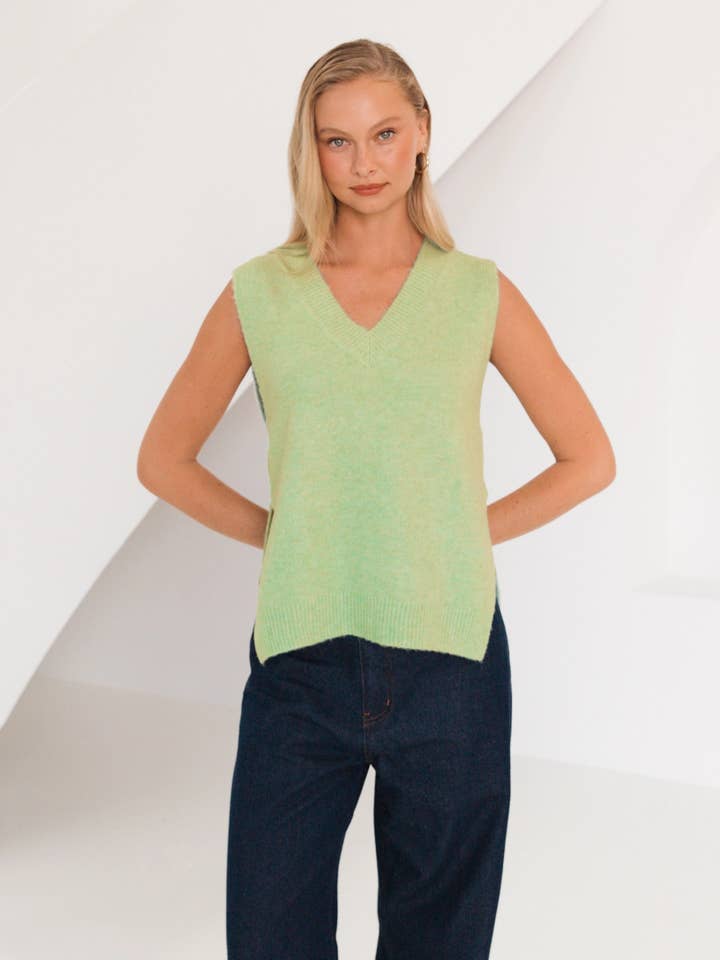 TARYN JNIT VEST for wholesale by Global Fashion House