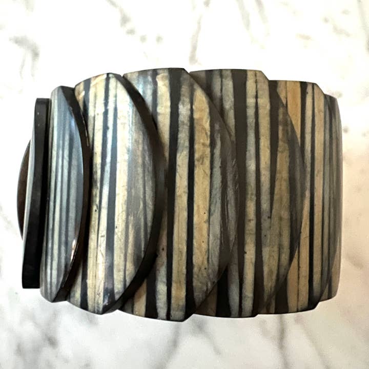 Corno naturale a righe tinte per la vendita all'ingrosso da parte di Erik & Mike