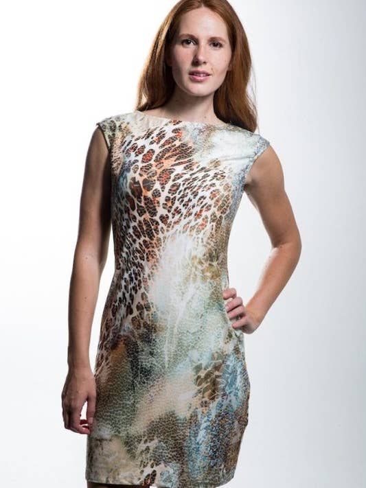 Vestido de moda feminino com decote de barco em malha leopardo por atacado de Calison