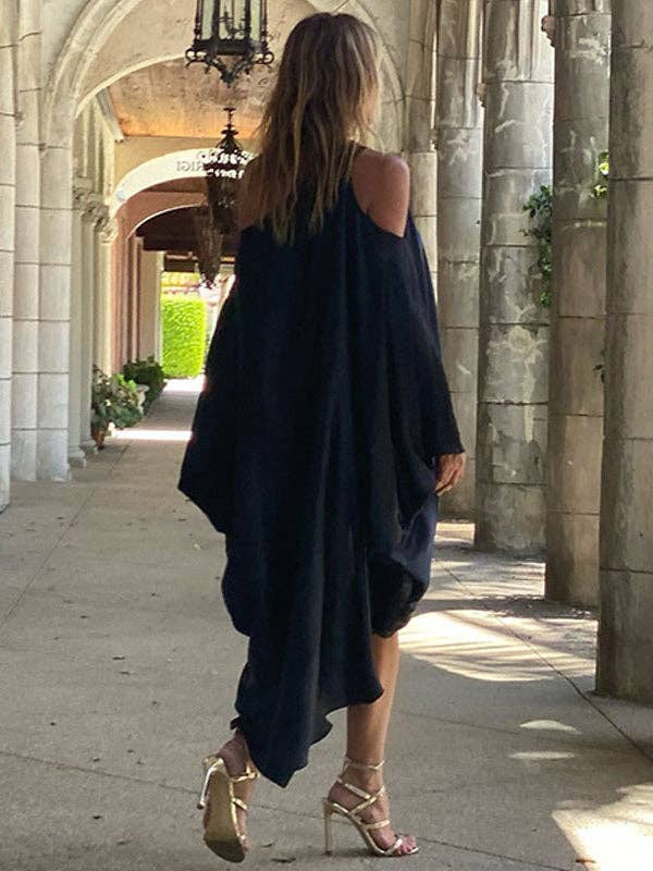 Elegante vestido midi preto de mangas alta-baixa com asas de