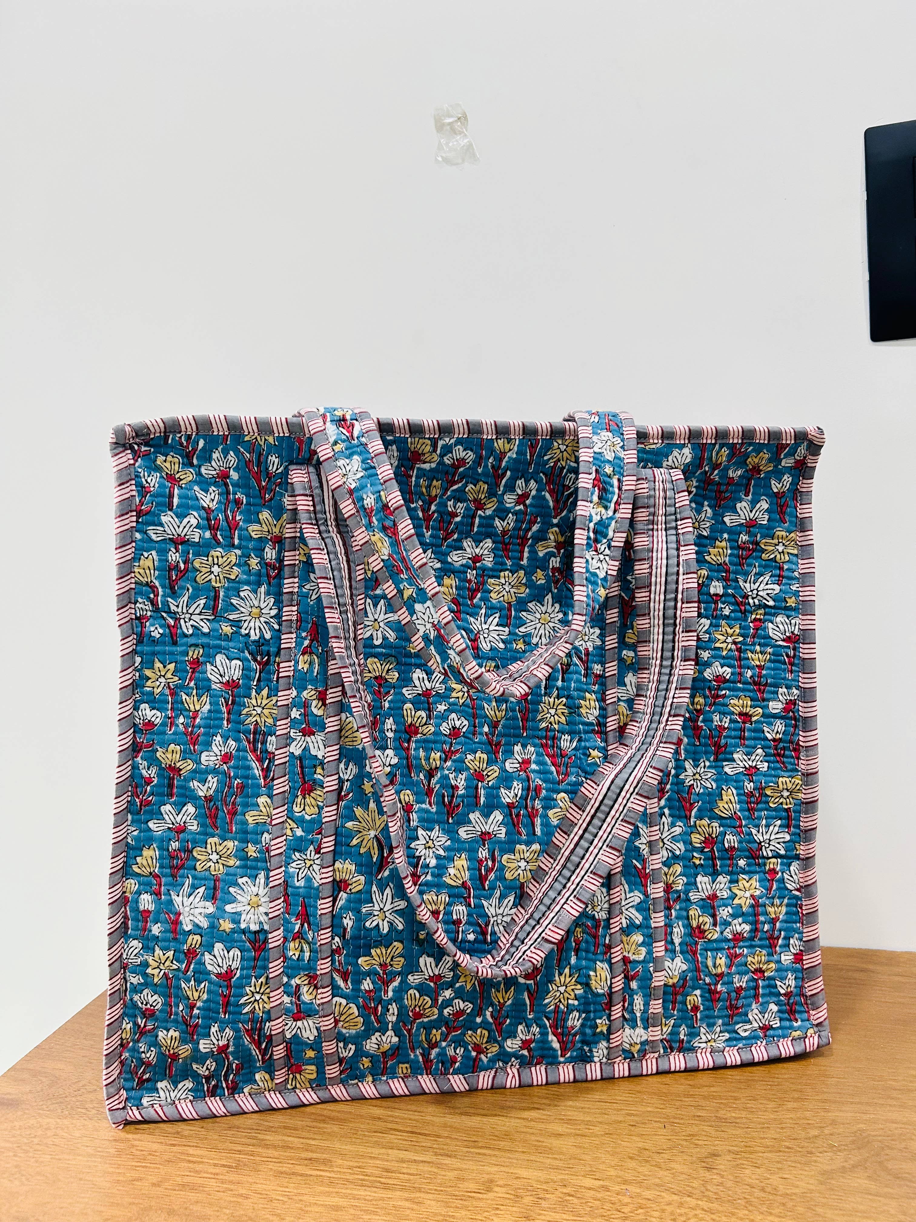 Meghcraft – wholesale Tote bag – Women's – Floral Cotton Quilted Reversible Tote Bag Shopping Bag 4