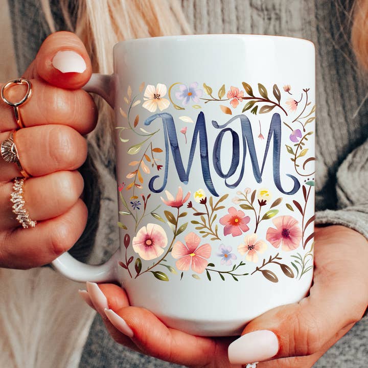 Mug 15 oz pour la fête des mères avec des fleurs aquarellées pour la vente par Love You a Latte Shop