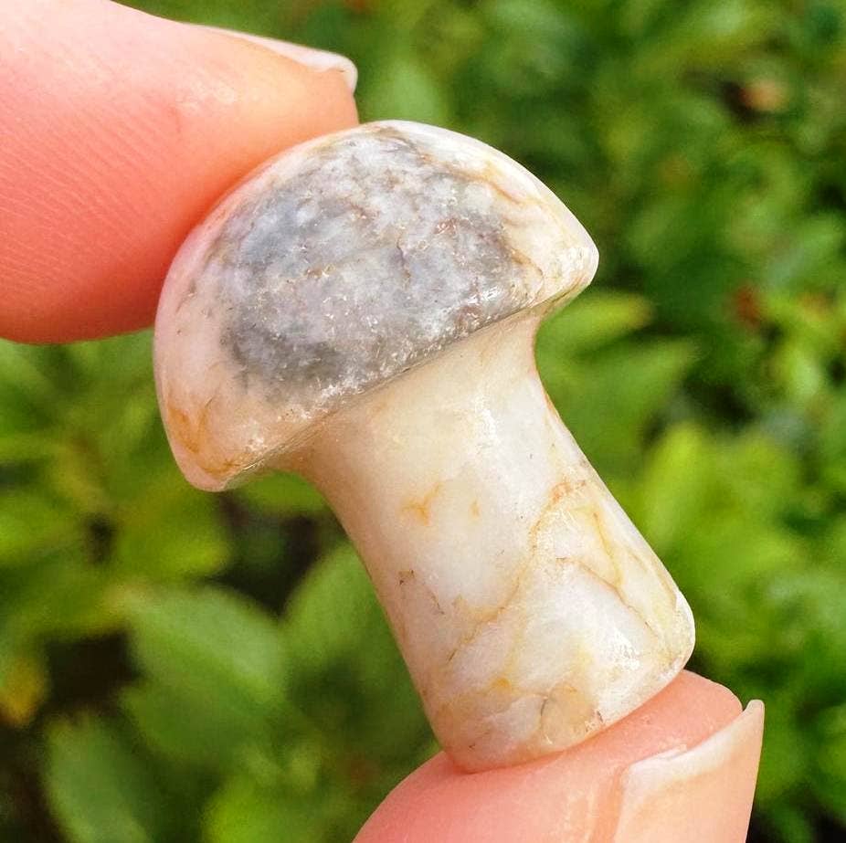 Elf Kendal Hippies - Vente Pierre et cristal de spiritualité - champignon pierre précieuse 2cm cristal de champignon prix par pierre Royaume-Uni12