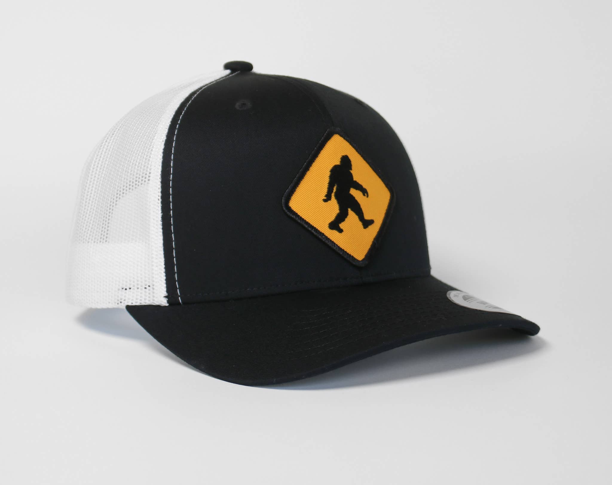 Squatchy - Vente Casquette de camionneur – unisexe - Casquette de camionneur style vintage Bigfoot Crossing | Casquette SnapBack2