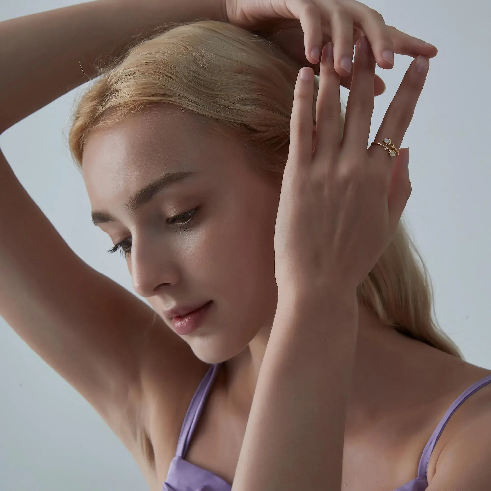 Perimade & Co. LLC – wholesale Ring med flera stenar – Ömtålig tulpanring med opal i 925 sterlingsilver3