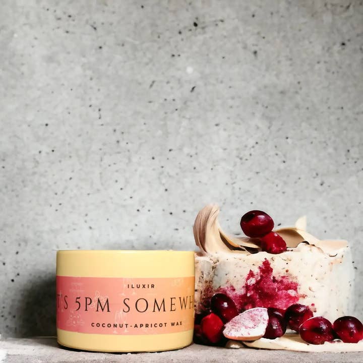 En algún lugar son las 5PM - Vela Perfumada de Arándano y Champán 5oz para venta al por mayor de iluxir