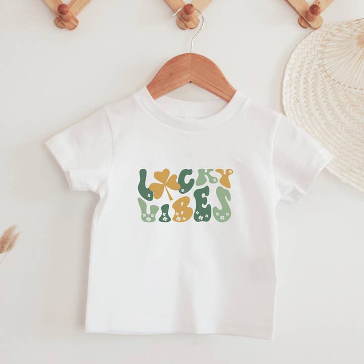 Camicia retrò Lucky Vibes per bambini per la vendita all'ingrosso da parte di Petite Star Rising