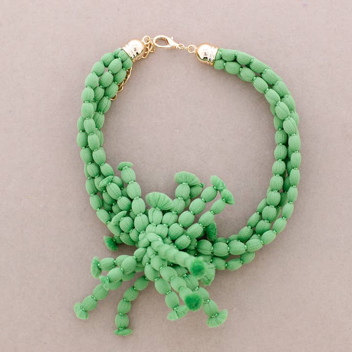 La Cuerda De Sol - Wholesale Kliksieraden - Halsketting met bolletjes in bloemenwol