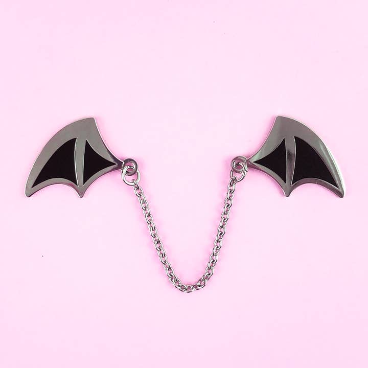 Demon Wings zilver/zwart emaille pin voor wholesale door Flea Circus